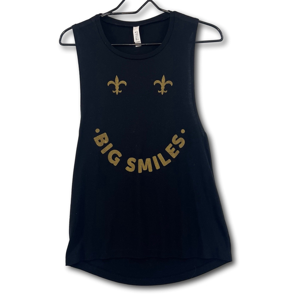 New Orleans Saints Tank Top with a Big Smiles Graphic Fleur-De-Lis Woman’s Med